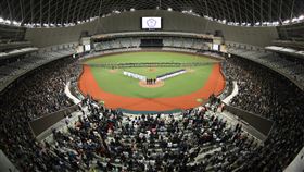 大巨蛋測試賽 列隊唱國歌台北大巨蛋測試賽18日登場，由亞洲棒球錦標賽台灣隊與U23世界盃培訓隊交手，賽前演唱國歌。中央社記者張新偉攝  112年11月18日