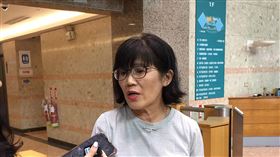 公視召開臨時董事會（1）公視27日上午召開臨時董事會，討論「109年發展國際傳播數位計畫」前導專案是否同意簽約與執行，最終以11票贊成、4票反對，記名投票方式通過，會後董事徐瑞希（右）接受媒體採訪。中央社記者葉冠吟攝　109年7月27日