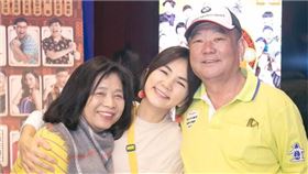 Ella陳嘉樺,乘風,爸爸,十指緊扣