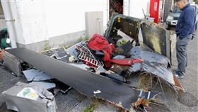 美軍魚鷹運輸機（V-22 Osprey）墜落日本鹿兒島縣屋久島外海，日本持續搜尋，尋獲殘骸。（圖／路透社／達志影像）