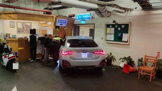 北市BMW「自己暴衝」停車場車道　1女受傷