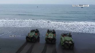 模擬共軍搶灘！AAV7兩棲突擊車首登西子灣