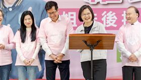 蔡英文說，羅致政在黨內與立法院為外交工作投注許多心力。（圖／民進黨提供）