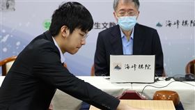 許皓鋐在第16屆棋王挑戰七番第5局擊敗林立祥，連兩年奪下棋王頭銜。（圖／翻攝自海峰棋院官網）