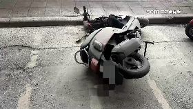 A夫妻吵燒車2400