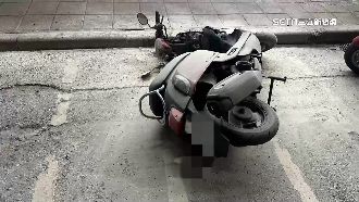 酒後與妻吵架　男踢倒路旁機車縱火遭逮