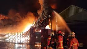 新北市，板橋，汽車改裝，火警，全面燃燒