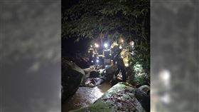 ▲1婦人獨自爬山爬到迷路，通報警消緊張到連位置都說不清楚。（圖／消防局提供）