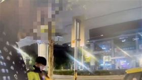 北市一名49歲的劉姓男子酒後對計程車車資有疑慮，怒對小黃司機咆哮三字經。（圖／翻攝畫面）