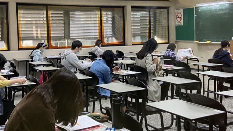 「糖水油電」增額247名　錄取率升至10％