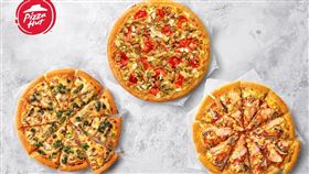 即日起至12月12日，平日於必勝客官網訂購「燻雞絲蘑菇比薩」、「哈辣墨西哥比薩」、「彩蔬鮮菇比薩」即可享有13吋大比薩222元、9吋小比薩111元優惠。（圖／必勝客提供）