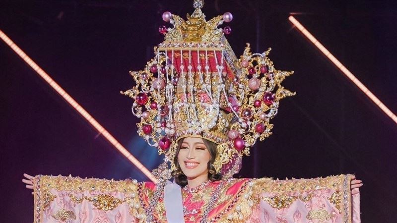 王韻雅穿「媽祖禮服」　登國際小姐舞台
