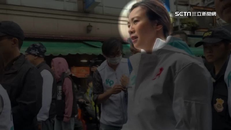 助選小雞！吳欣盈拜票被拍到「秒變臉」