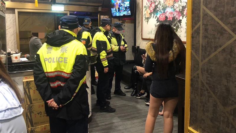 淨化選前治安！淡水警威力掃蕩逮4通緝犯