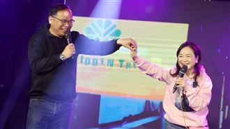 為王義川開金嗓　周玉蔻開唱《因為愛情》