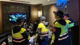 淨化選前治安，板橋警擴大臨檢掃蕩安民心（圖／板橋警分局提供）