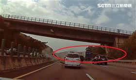 國三苗栗通霄南北向車禍，疑台電施工電纜線垂墜釀禍。（圖／翻攝畫面）