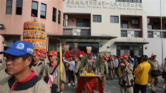 明揚大火消防員4死！大甲媽赴消防隊祈福