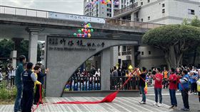 台中大里健民國小今年8月1日正式更名「竹仔坑國小」，今（2）日舉辦更名揭牌儀式。（台中市政府教育局提供）
