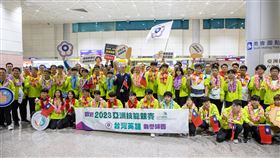 亞洲技能競賽台灣代表團載譽歸國（1）2023亞洲技能競賽日前順利落幕，台灣代表團2日搭機光榮抵台，在桃園國際機場開心合影留念。中央社記者葉臻攝  112年12月2日