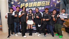 ▲旅美球星張育成穿綠褲、綠鞋出席活動。（圖／網石棒辣椒股份有限公司提供）