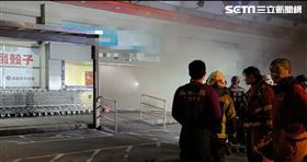 桃園大量販店凌晨狂燒　25車56人出動搶救(圖/翻攝畫面)