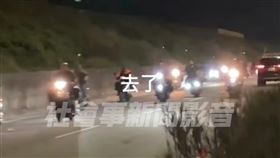 高雄小港區大林蒲南星計畫海岸禁區，近日因白帶魚靠岸大咬，周末晚間吸引不少釣客騎機車湧入禁區作釣，港警聞訊前往勸導、驅離