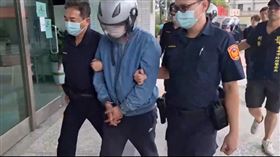  台南將軍區槍擊命案今天（3日）中午破案，莊姓槍手（前中）等3人，和藏槍的陳男到案。（圖／翻攝畫面）