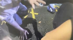 男星李博翔在台北市街頭遭痛毆。（圖／翻攝畫面）