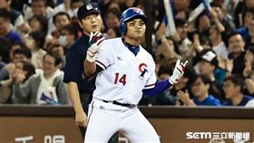 ▲亞錦賽開幕戰，台灣隊中外野手邱智呈敲出安打。（圖／記者劉彥池攝影）