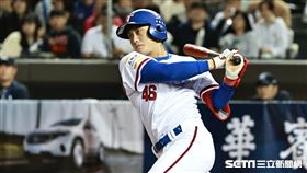 ▲亞錦賽開幕戰，台灣隊三壘手劉基鴻敲出安打。（圖／記者劉彥池攝影）