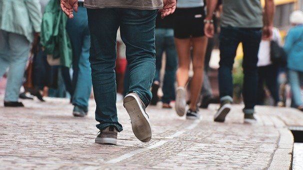 「1款鞋」滿街人都穿　醫：小心脊椎變形