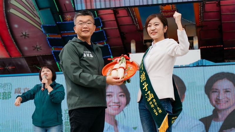 謝子涵拚台中第3選區立委　大咖助陣送4寶