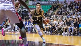 新北國王林書豪轉隊後首次回到前東家鋼鐵人主場，雖然有點不在狀態但還是拿下16分。（圖／PLG聯盟提供）