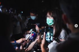 與黎智英同被捕！港學運女神宣布棄保流亡（圖／翻攝周庭IG)