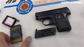 警破地下兵工廠　赫見罕見掌心雷名片手槍（圖／翻攝畫面）