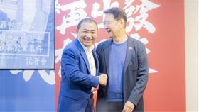 侯友宜、趙少康回顧「台灣首次思覺失調患者挾持公車事件」。(圖/侯辦提供)