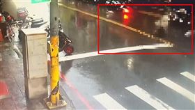 新北,三重,行人穿越道,撞擊,瞬間,違規,闖紅燈