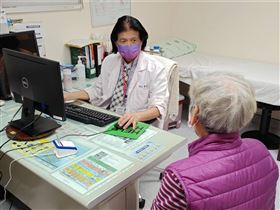 苗栗8旬婦車禍無外傷　腰痛檢查腰竟斷了（圖／翻攝畫面）