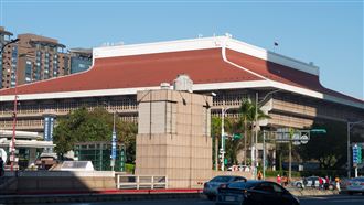 獨／北車維修口成街友避所　記者實地直擊