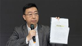 民進黨總統參選人賴清德競選總部發言人陳世凱今(４)日出示選總幹事潘孟安租賃單據內容。（圖／賴清德競總提供)