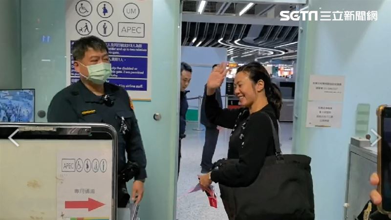 吳欣盈出發COP28！約15名隨扈陪登機報到
