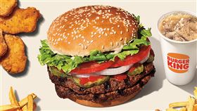 茴香柑橙海老鱈魚堡，勁濃起士雙層烤腿堡，勁濃起士超級重磅牛堡，漢堡王提供