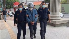 台南將軍區槍擊命案今天（3日）中午破案，莊姓槍手（前中）等3人，和藏槍的陳男到案。（圖／翻攝畫面）