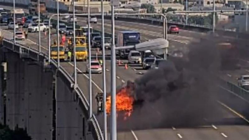 新／國三彰化段火燒車　全面燃燒黑煙狂竄