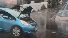 新北,淡水,中正東路,汽車,引擎蓋,上路,開罰,散熱風散,故障,
