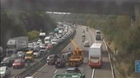 國3南向148K通霄段發生5車連續追撞車禍，事故釀成1死4傷。（圖／翻攝畫面）