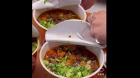 抖音小吃「牛肉湯＋泡麵」吃法也開始在台南盛行。（圖／翻攝自James Hsieh臉書）