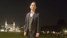 快訊／遭爆不倫婚外情！疑車震畫面被拍　衛福部處長道歉：盼能求得原諒。（圖／翻攝自許朝程臉書）