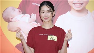 趙岱新當媽後首露臉　拒給周興哲碰胸部